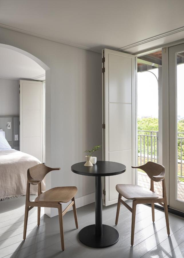 Boutique Hotel Benedict Noordwijk Zewnętrze zdjęcie A room at the hotel