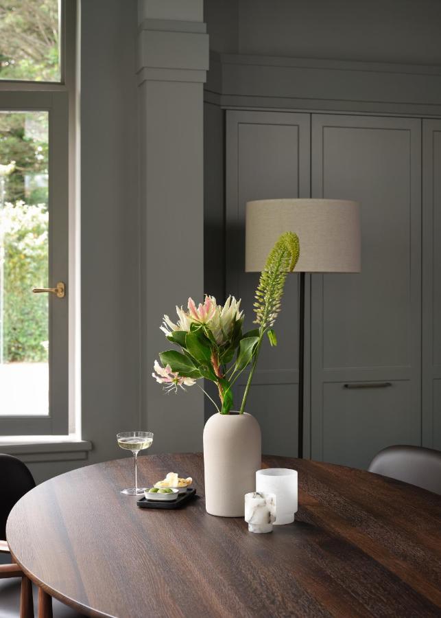 Boutique Hotel Benedict Noordwijk Zewnętrze zdjęcie A floor lamp