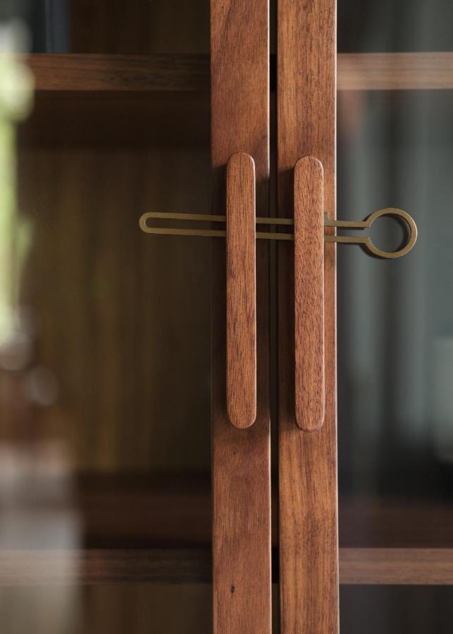 Boutique Hotel Benedict Noordwijk Zewnętrze zdjęcie A wooden latch