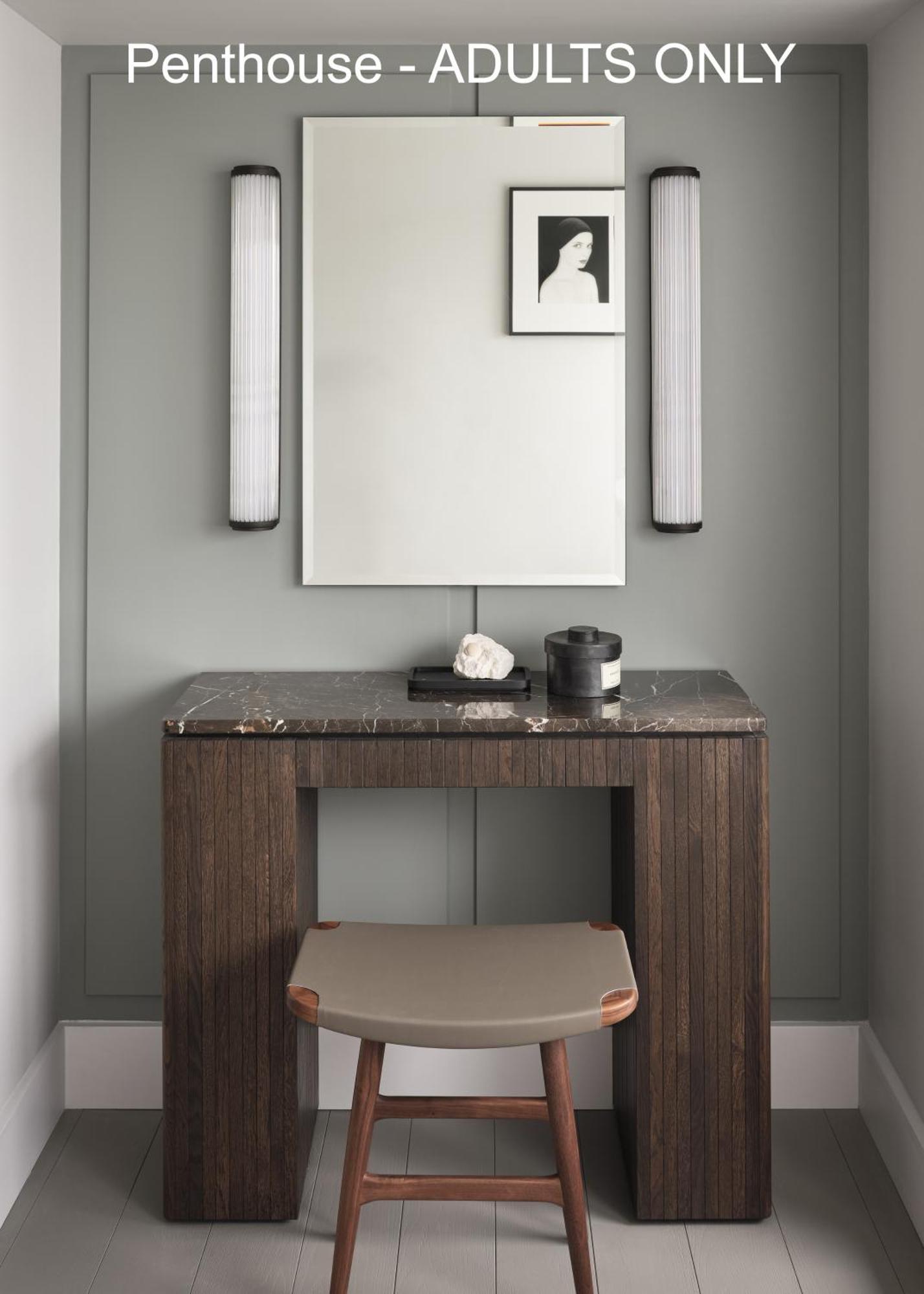 Boutique Hotel Benedict Noordwijk Zewnętrze zdjęcie A console table